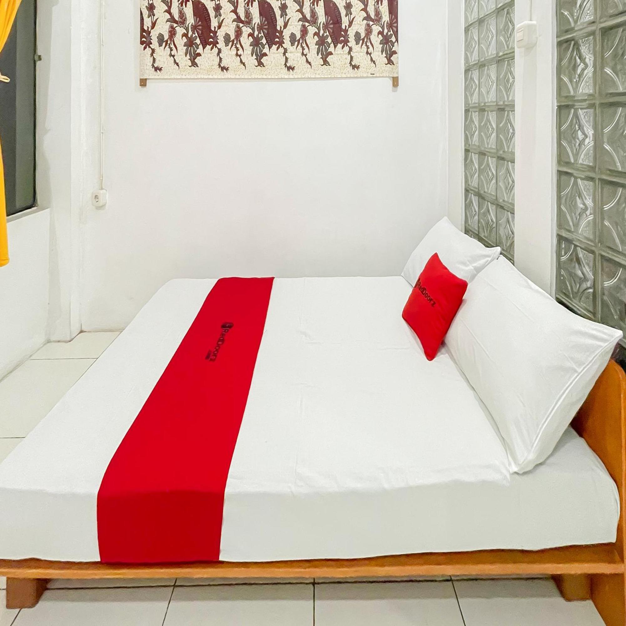 Reddoorz Syariah At Jalan Ra Kosasih Sukabumi Hotel Eksteriør billede